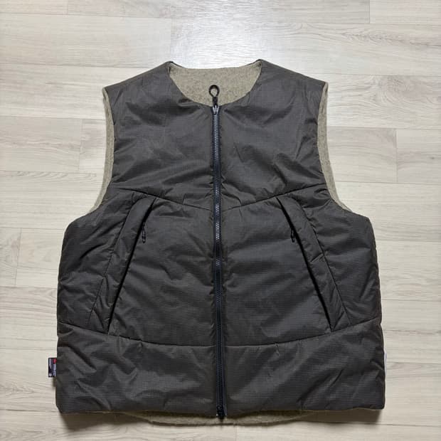 루트파인더 샘플 리버서블 베스트 M사이즈 판매