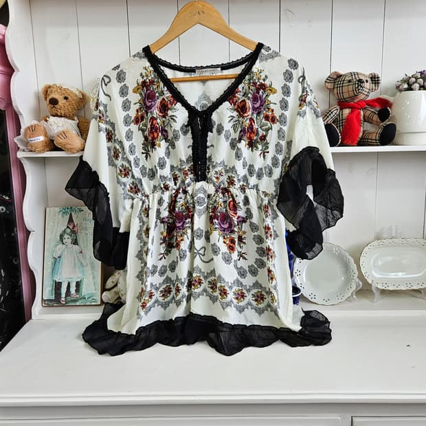 엑시즈팜(Axes Femme) 앤틱 플라워 레이스 쉬폰 블라우스