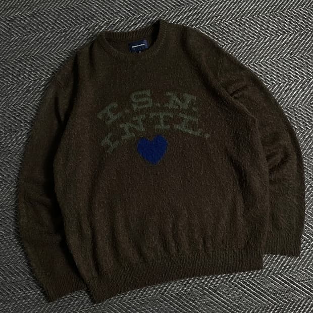 디스이즈네버댓 T.N.S 하트 로고 스웨터 브라운y 3715