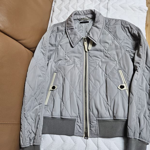 톰포드 퀼티드 패디드 봄버 자켓 그레이