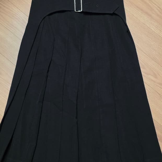 S) 꼼데가르송 A라인 모직 주름 미디 스커트 (새상품)