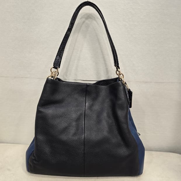 코치 블랙&블루 투톤 가죽 숄더백 가방