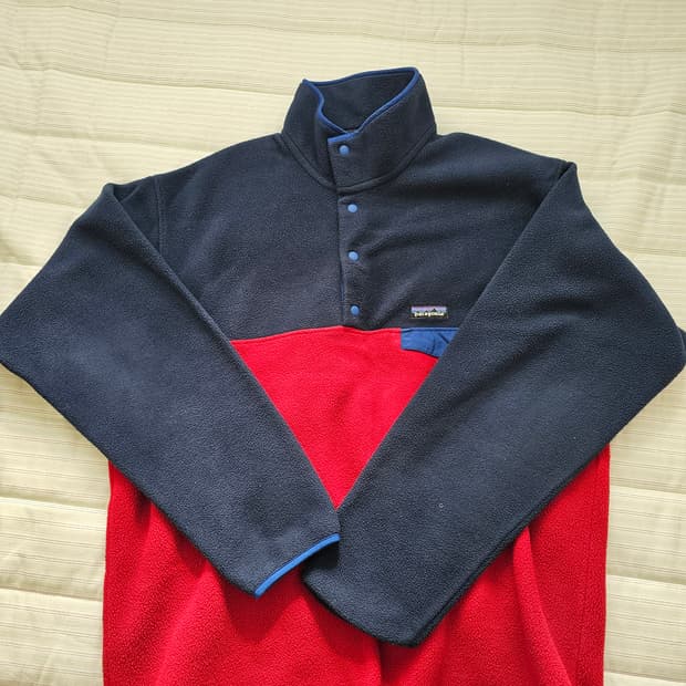 파타고니아 신칠라 클래식 레드 L