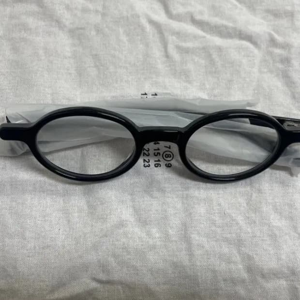 젠틀몬스터 x 메종마르지엘라 MM012 클리어 블랙