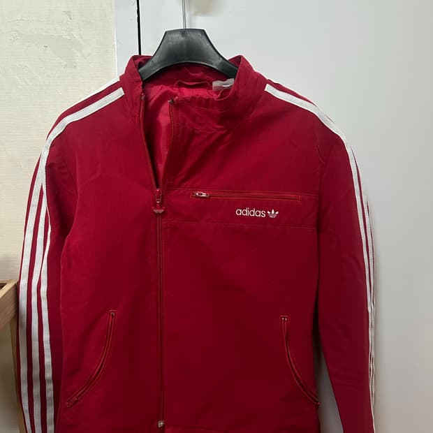 여성 아디다스 사선 빨간색 져지 자켓 M