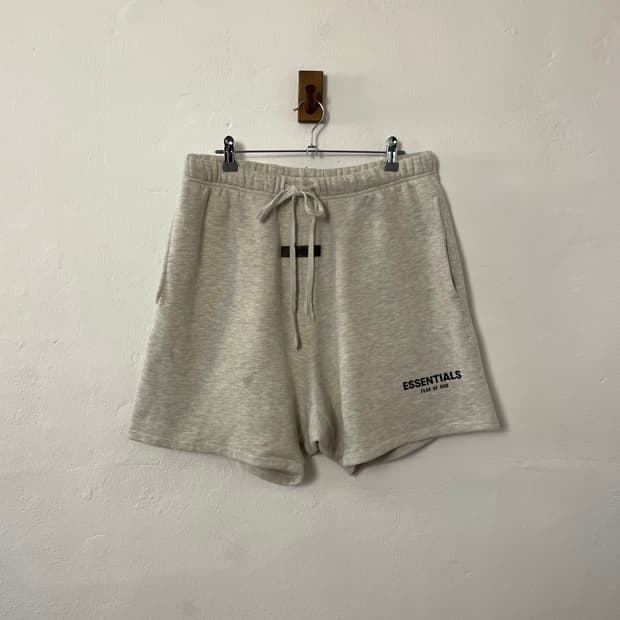 에센셜 스웻 쇼츠 