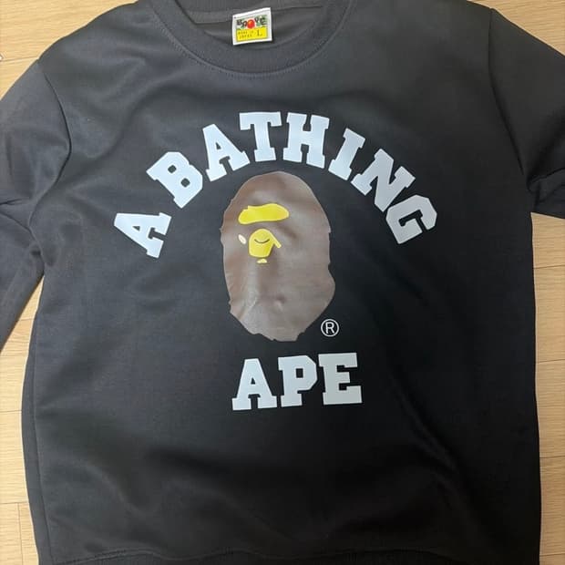 베이프 맨투맨 L 블랙 (새상품)