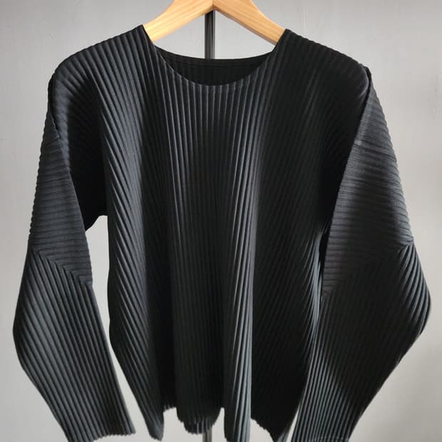 이세이미야케 옴므플리세 블랙 긴팔 