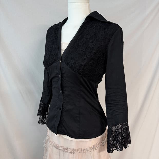 나라카미체 레이스 디테일 블라우스