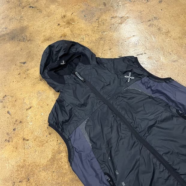 [정품/M] 몬츄라 경량패딩조끼 블랙 b16