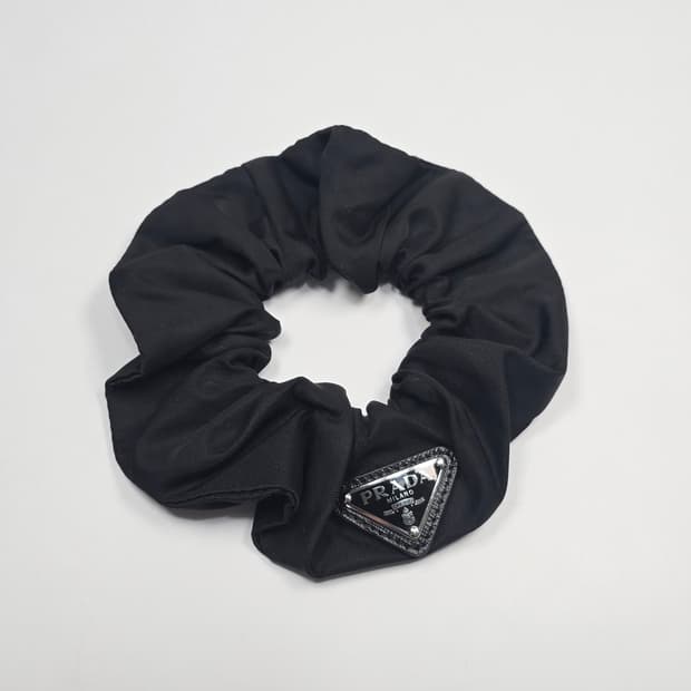 프라다 트라이앵글 로고 리나일론 헤어 밴드