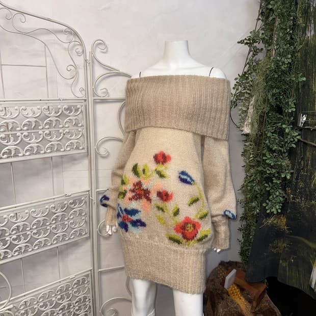 Beige bohemian floral mohair 오프숄더 ops