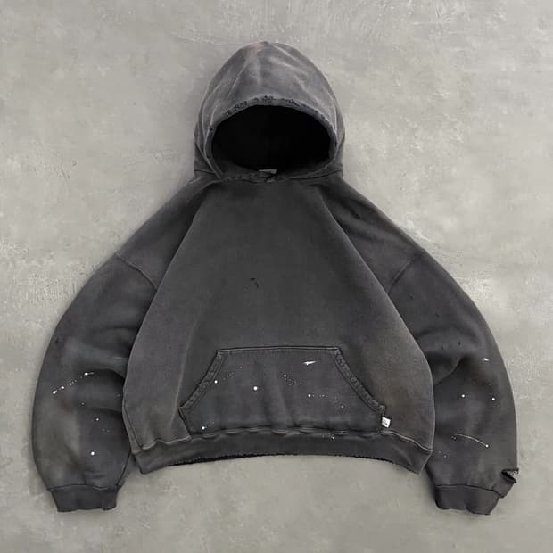 Akimbo club watch peeker