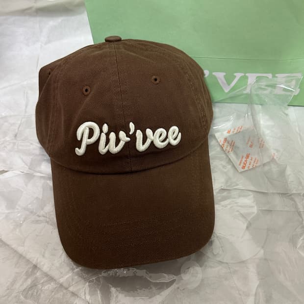 피브비 로고 볼캡 초콜렛브라운 새상품 pivvee