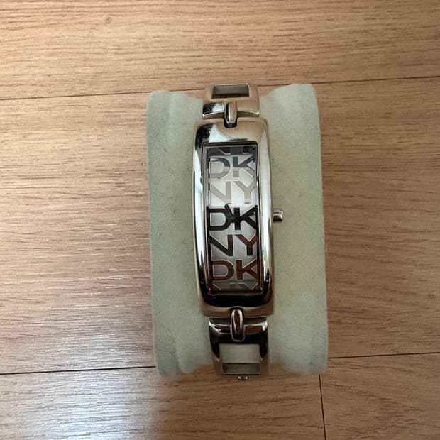 DKNY 브레이슬릿 스타일 Model: NY3165 여성 시계