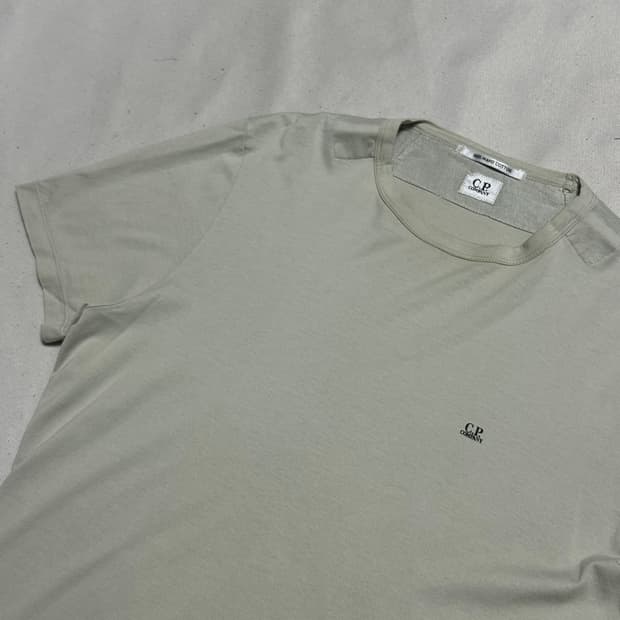 L C.P.컴퍼니 오트밀 반팔 티셔츠