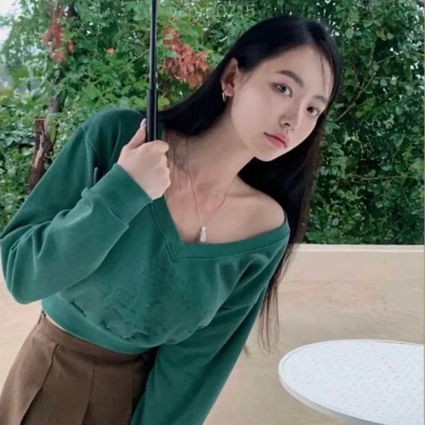 페일제이드 피그먼트 크롭 맨투맨 그린
