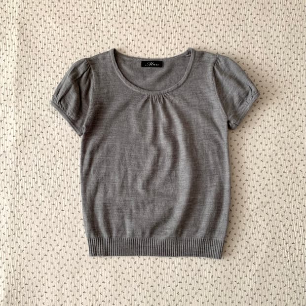 그레이 반팔 퍼프탑