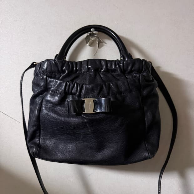 살바토레 페라가모 바라 리본 토트&크로스백