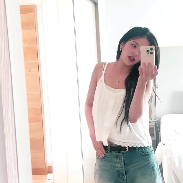 에즈이프캘리 메달플레어 슬리브리스 블라우스 나시 브랜디멜빌 더바넷