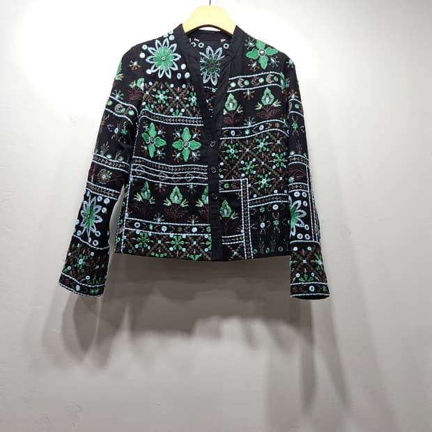 자라(ZARA) 블래크린 자수 자켓 