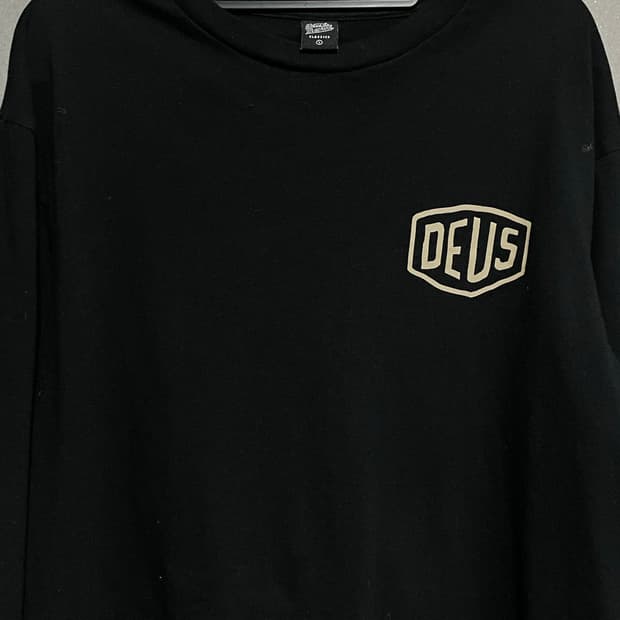 데우스 엑스 마키나 서울 컬리지 어드레스 롱슬리브