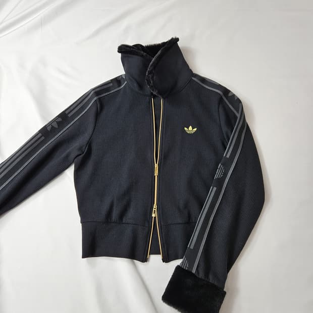 아디다스 22fw 스키 시크 퍼 자켓 크롭 트랙탑 대장급 져지 S