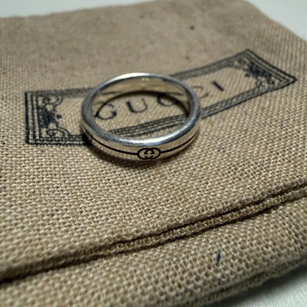 구찌 다이애그널 이터로킹 G 씬 링