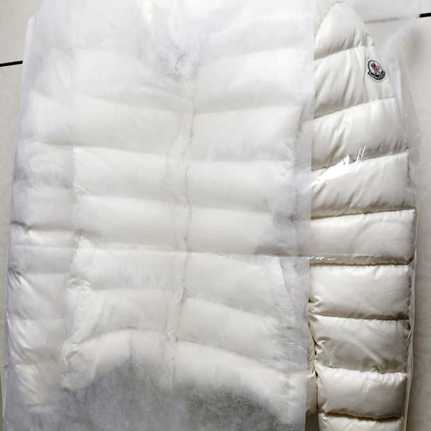 [정품] 몽클레어 패딩 아이보리 사이즈 2 (여성용) 새상품급 한정판