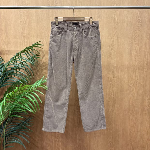 베르사체 진스 꾸뛰르 코듀로이 스트레이트 팬츠 로고 각인 디테일 브라운