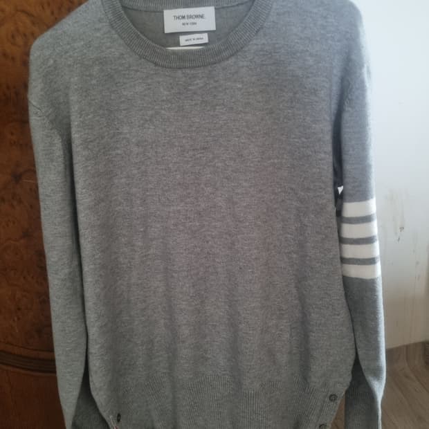 톰브라운 밀라노스티지.  맨투맨.   L