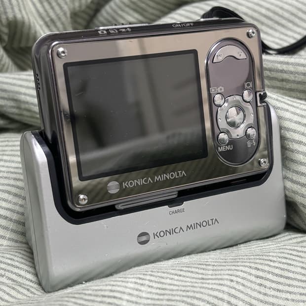 Minolta dimage x1 silver