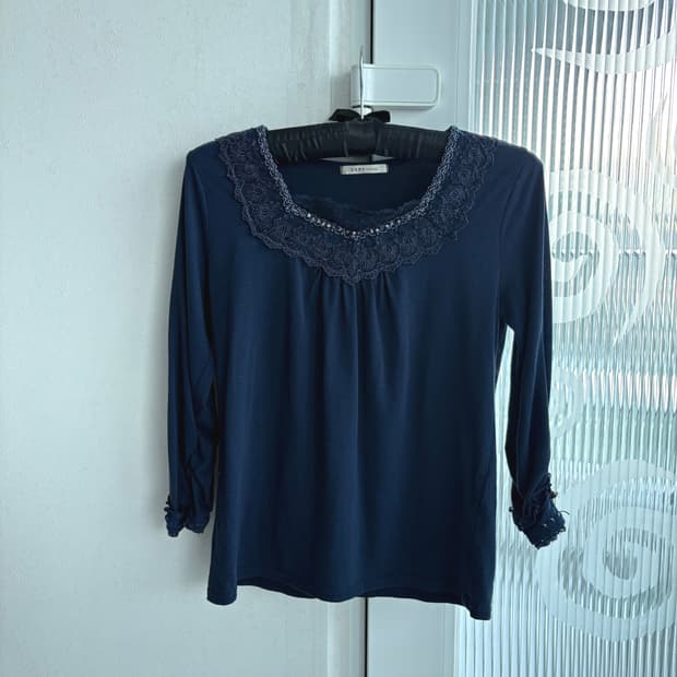 axes femme) lace collar long sleeve top