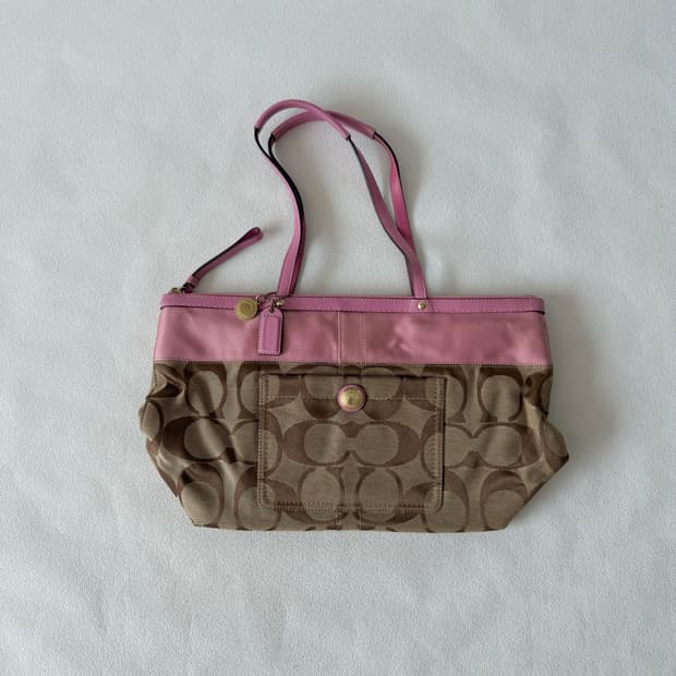 코치(COACH) 모노그램 숄더백