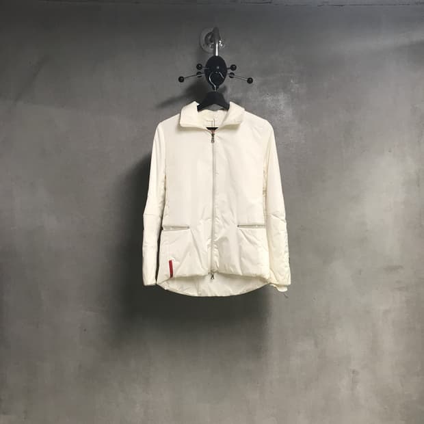 프라다 화이트 자켓 40(W)