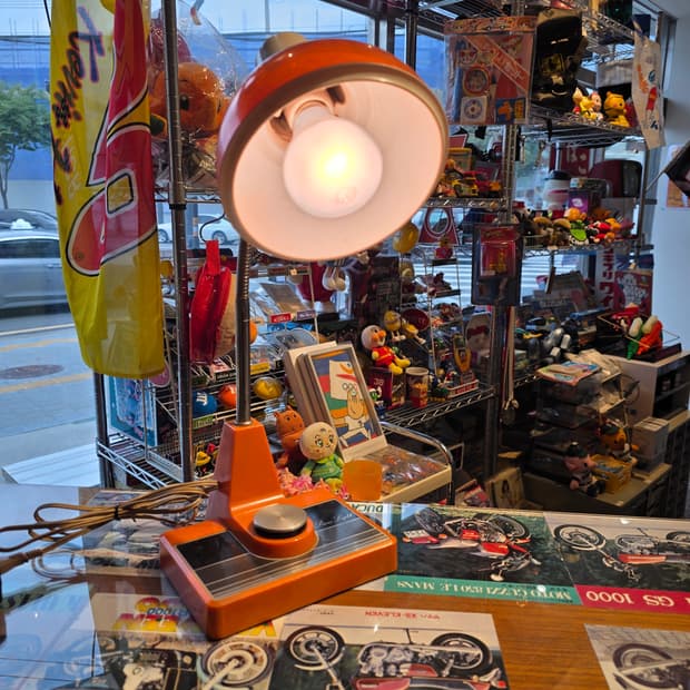 Showa retro piano light stand