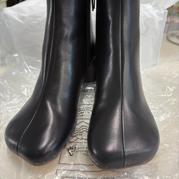 마르지엘라 플랫 앵클 부츠 