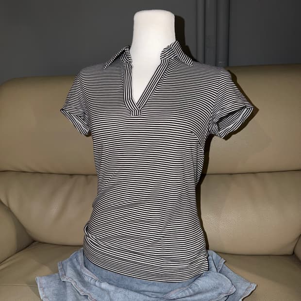 stripe v-neck cutting collar top