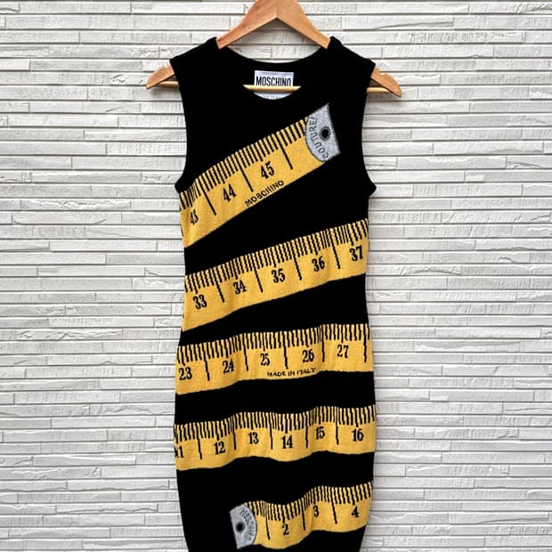 모스키노 테이프 그래픽 니트 원피스