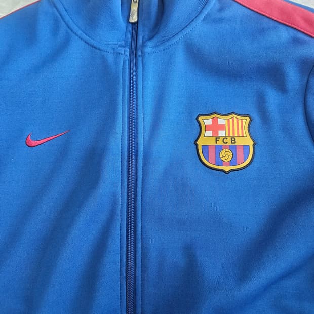 𝗡𝗜𝗞𝗘 X FCB TRACK JACKET 🔵🔴