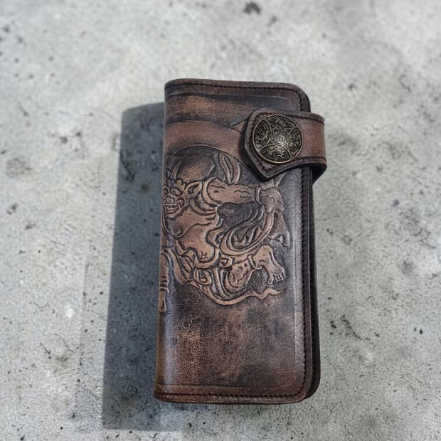 통가죽 카빙 장지갑 브라운 (도깨비 문양)