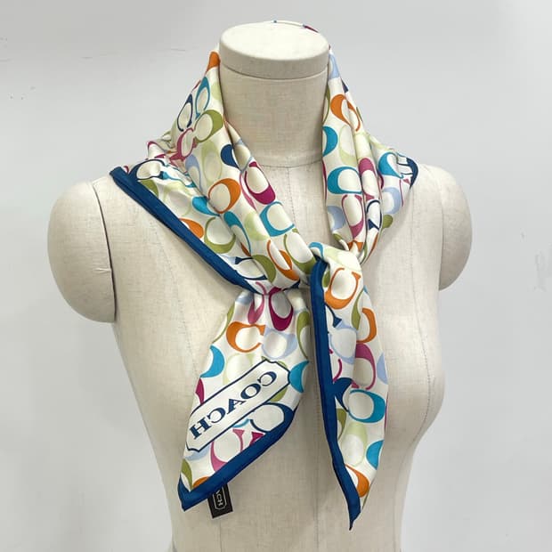 코치 실크 사각 스카프