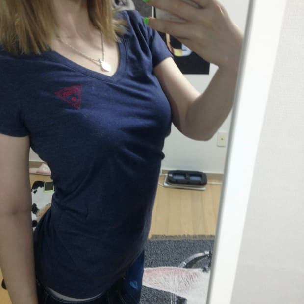 게스 브이넥 슬림핏 반팔 티셔츠 네이비 딱붙핏 Y2K