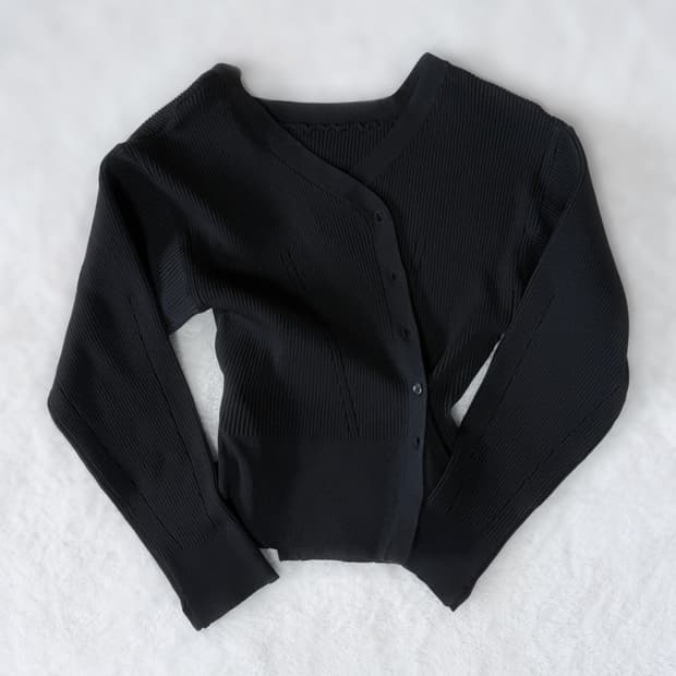 mystic 트위스트 골지 오프숄더 탄탄 플리츠 가디건