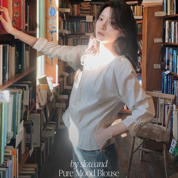[새상품] 슬로우앤드 퓨어무드 핀주름 셔링코튼 블라우스