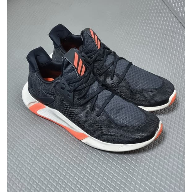 아디다스의 엣지 XT  러닝화
