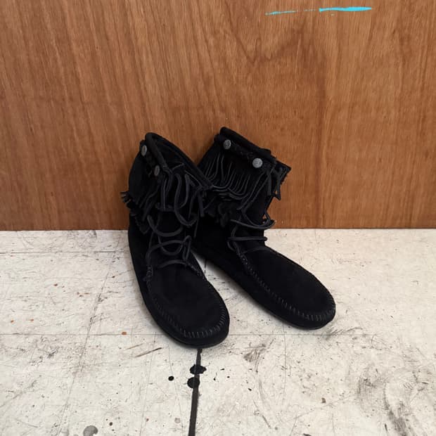 MINNETONKA  fringe suede boots