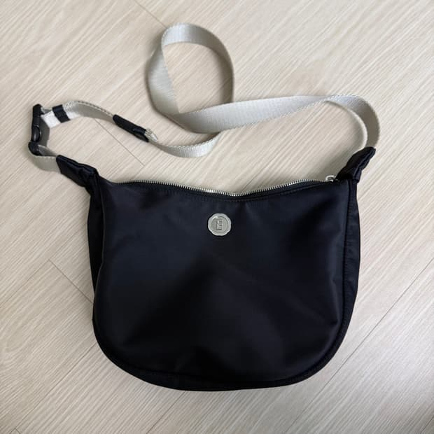 미닛뮤트 minitmute 클로 웨이스트 블랙/실버 크로스백