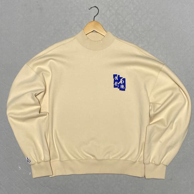 아더에러 6주년 모크넥 맨투맨