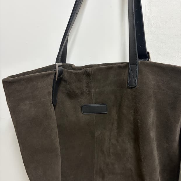 OS)해칭룸 스웨이드 토트백 차콜